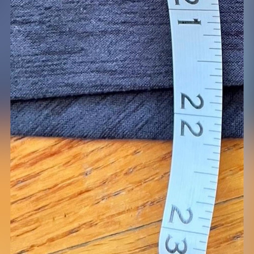 Old Navy Active Black Performance Wrap Long Sleeved Workout Athletic Tee - Picture 5 of 7